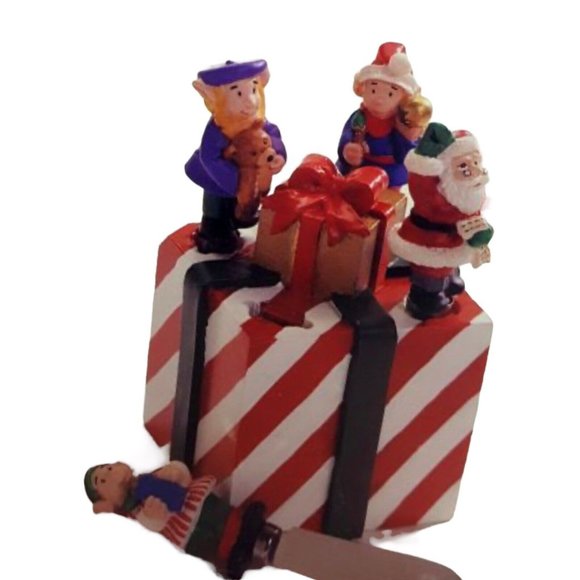 Christmas Present Ceramic Santa & Elves 5 Piece Cheese Spreader Set - Picture 3 of 3